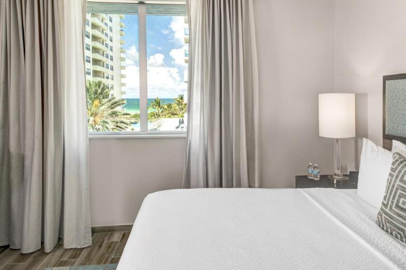 Residence Inn Miami Sunny Isles Beach Exterior photo