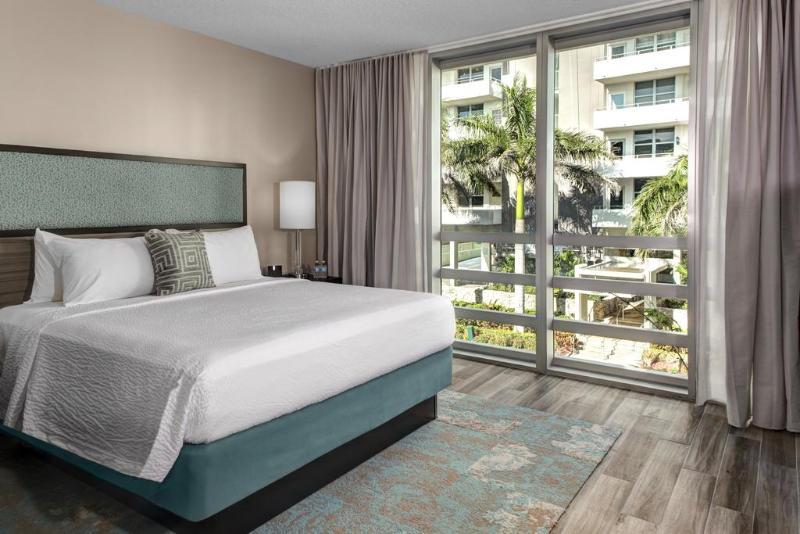 Residence Inn Miami Sunny Isles Beach Exterior photo