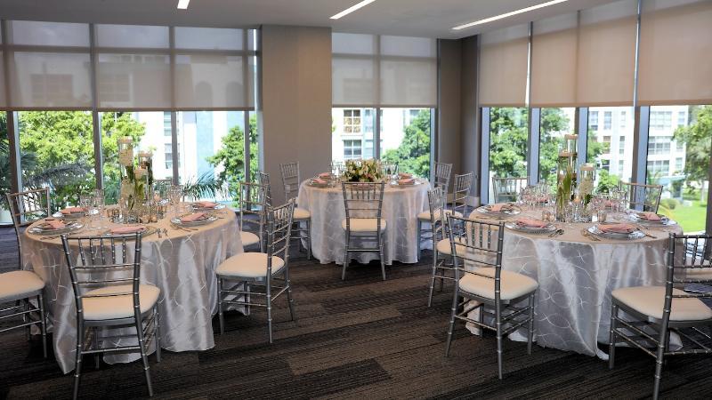 Residence Inn Miami Sunny Isles Beach Exterior photo
